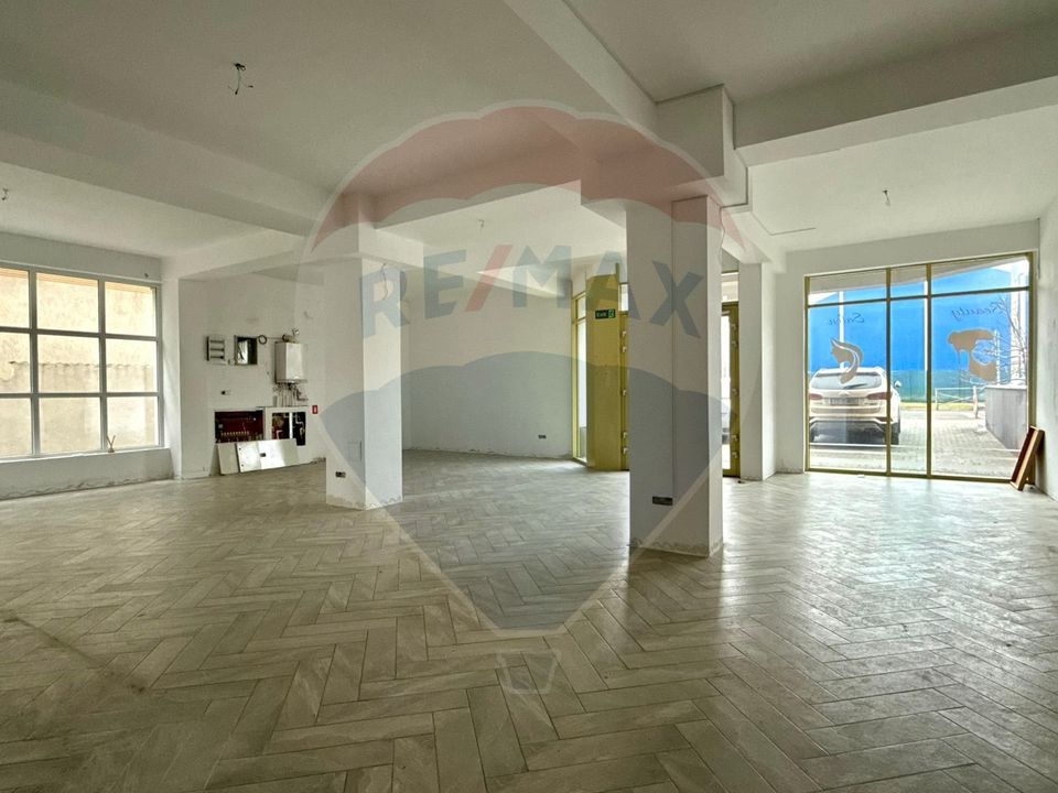 186sq.m Commercial Space for rent