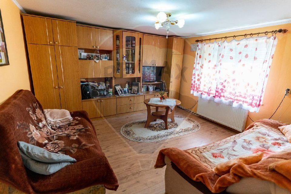 8 room House / Villa for sale