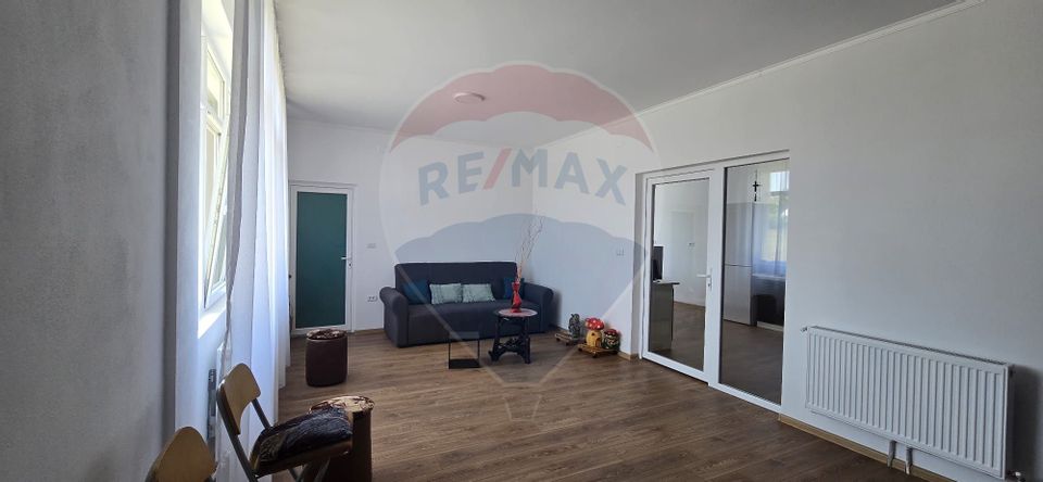 8 room House / Villa for sale