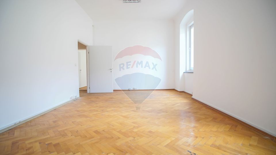 Centrul Istoric, apartament  spatios cu 4 camere, Brasov