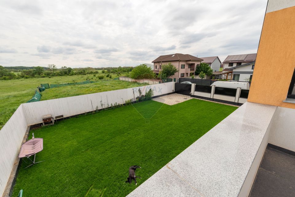 House - Villa 4 rooms in Pantelimon Magic Lake, Cernica forest