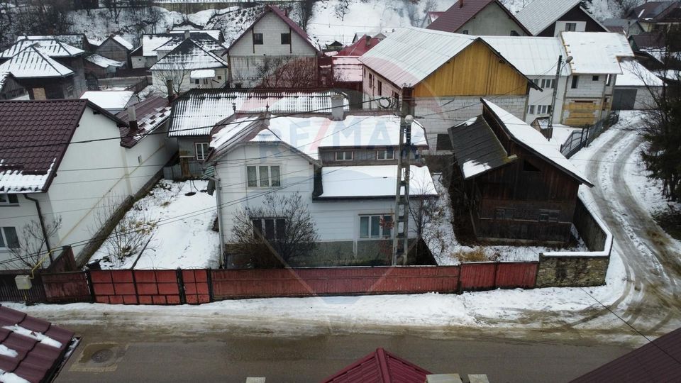 Casă cu Teren de Vânzare în Gura Humorului – strada Pajiștei