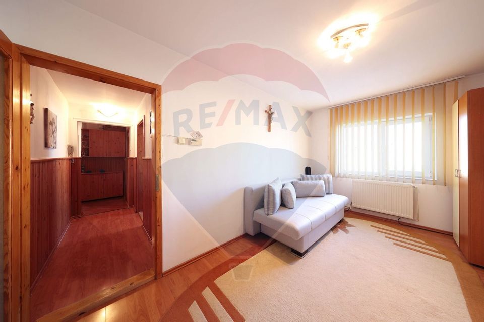 Apartament de Vânzare – 4 Camere, Mobilat și Utilat - Rasnov-Florilor