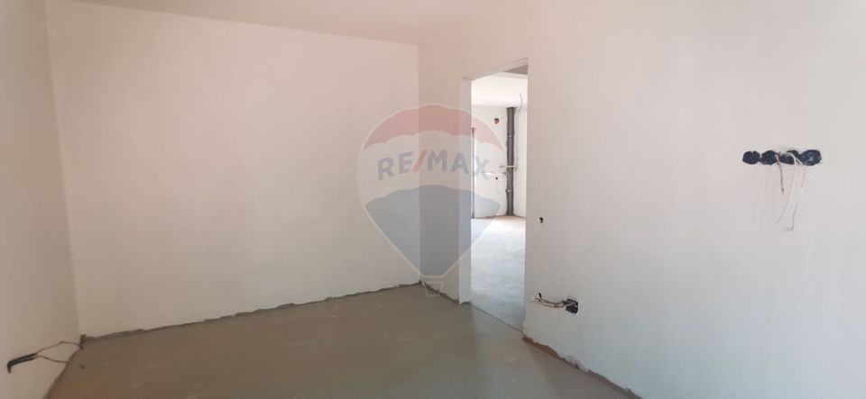 Apartament cu 3 camere de vânzare