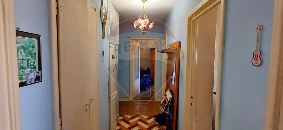 Apartament, 2 camere  decomandate de vânzare  in zona 9 Mai