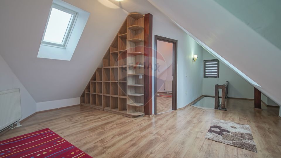 Apartament 3 camere pe două niveluri, cu parcare, Cartierul Toamnei