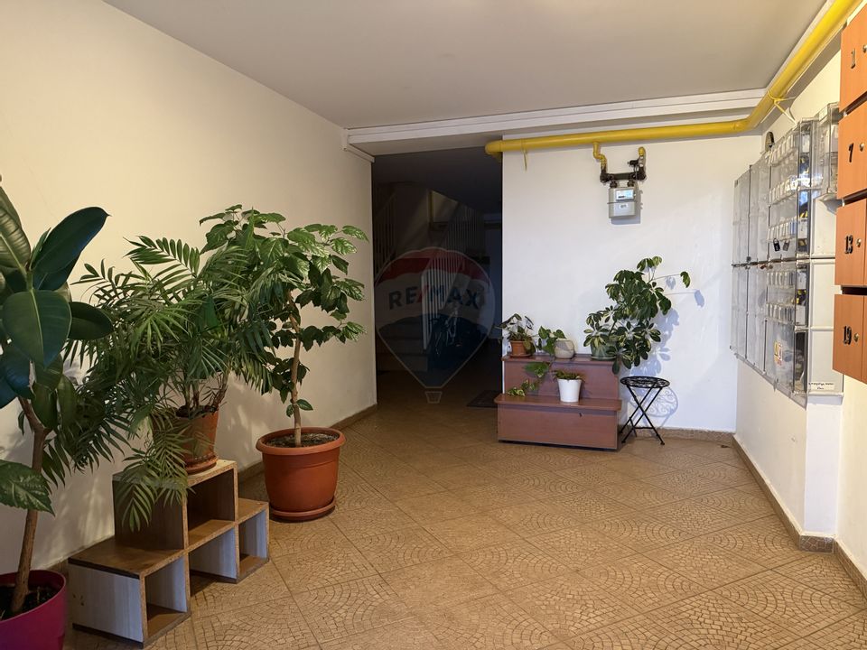 Apartament cu 3 camere de vânzare cu loc de parcare, Calea Bârladului