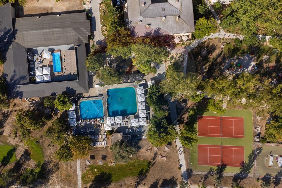 302 room Hotel / Pension for sale, Central area