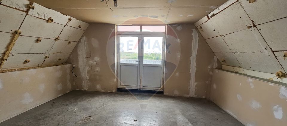 Casă si teren de vânzare in Crevedia