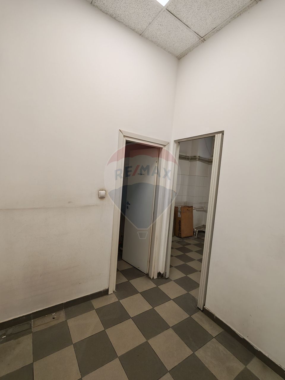 230.99sq.m Commercial Space for rent, Ultracentral area