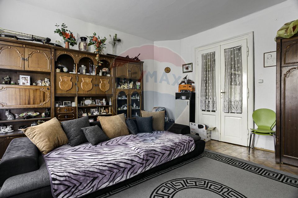 Apartament cu doua camere la casa pe strada Andrei Saguna