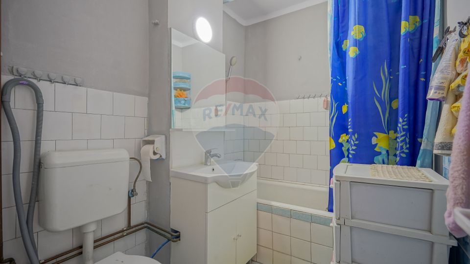 Apartament cu 3 camere de vânzare în zona Bartolomeu