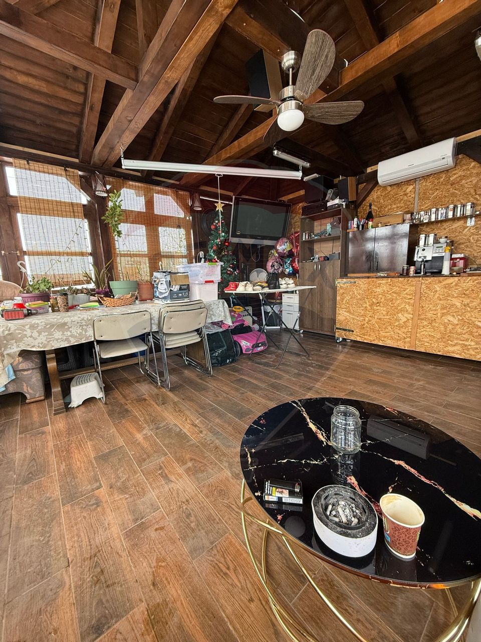 Casa 3 camere, teren 880 mp, beci, foisor, garaj, panouri solare