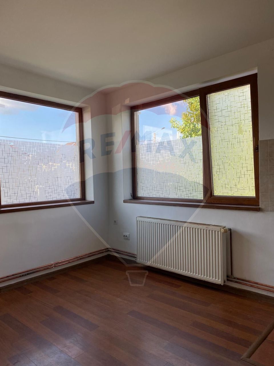 Casă individuala , renovata , Someseni ,3 camere , 2 bai, teren 700mp