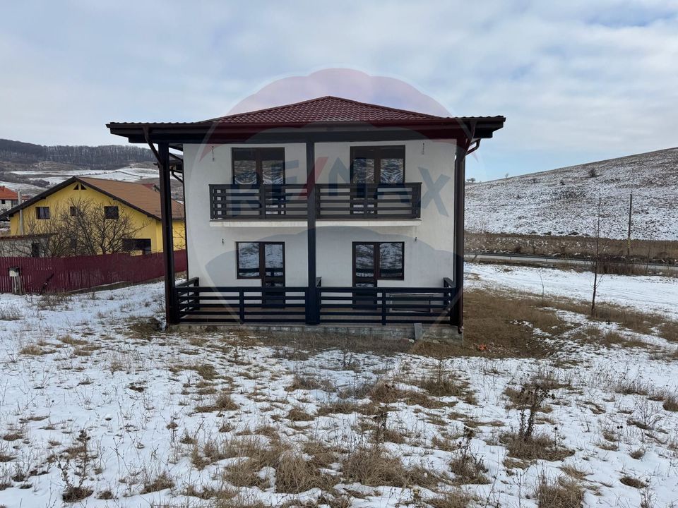 8 room House / Villa for sale, Darmanesti area