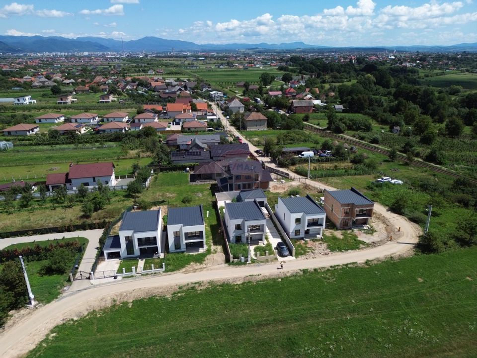 Casă moderne cu 4 camere de vânzare in SASAR / 5 ari teren / utilitati