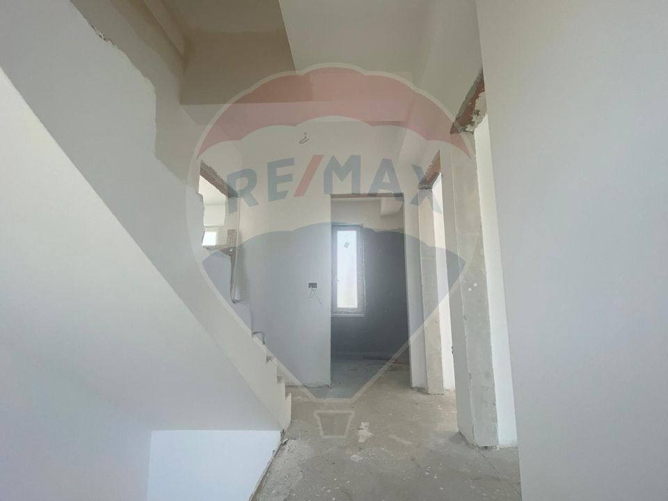 DE VANZARE Vilă cu 4 camere Otopeni