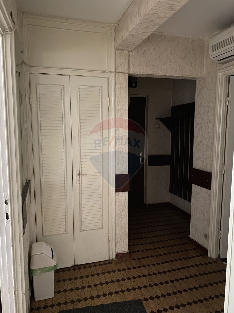 Apartament 2 camere de vânzare la parter în zona Drumul Taberei