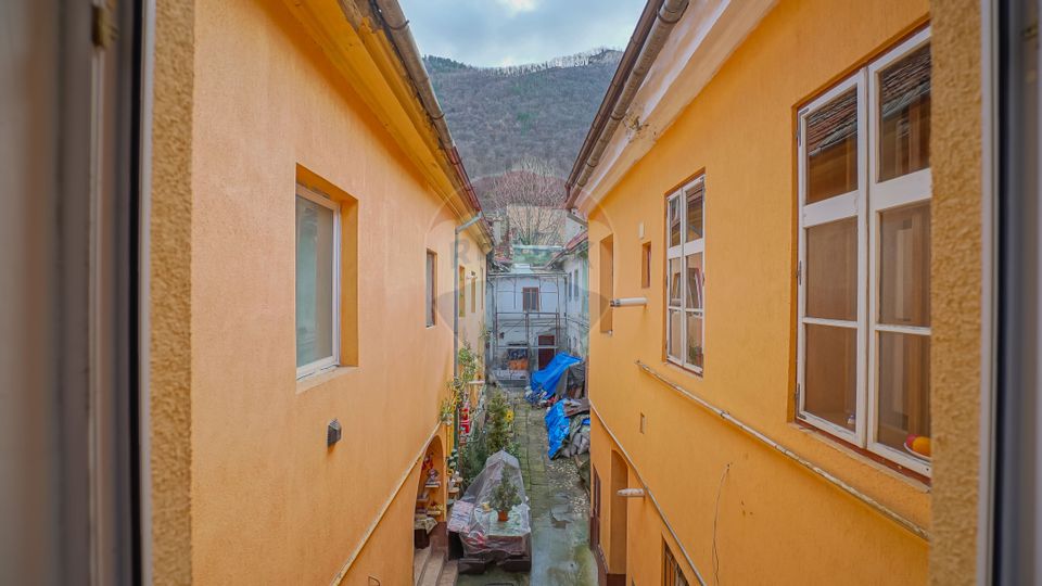 Centrul Istoric, apartament  spatios cu 4 camere, Brasov