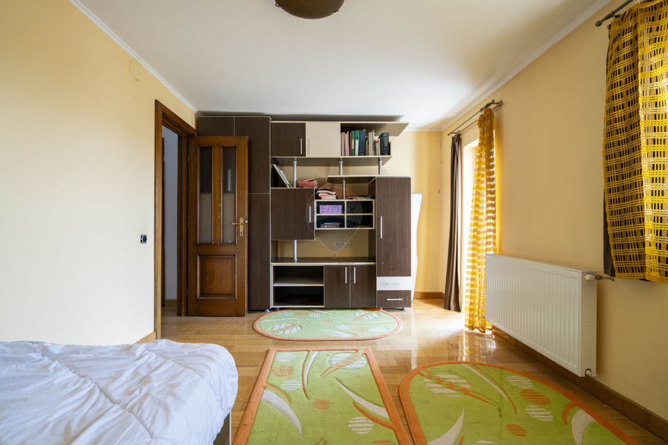 6 room House / Villa for sale