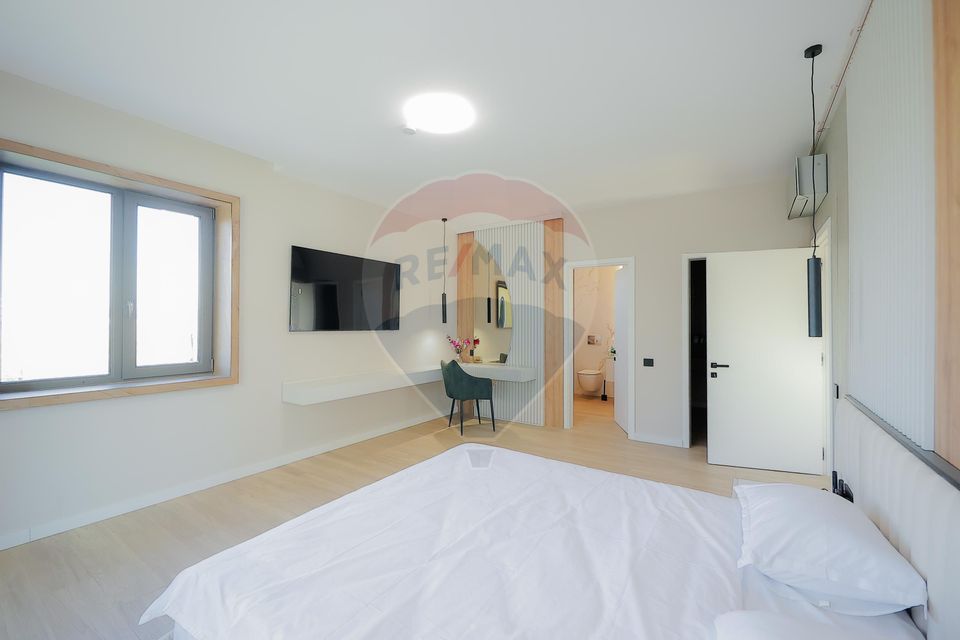 De vânzare Vilă cu 8 camere în Sânmartin, 290 mp util, teren 1100 mp