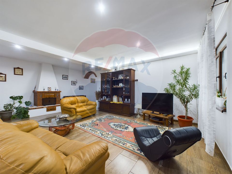 Vila cu 6 camere, teren 1200mp de vanzare- Varasti, la 4 km de Berceni