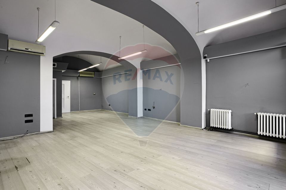 70sq.m Commercial Space for rent, Ultracentral area