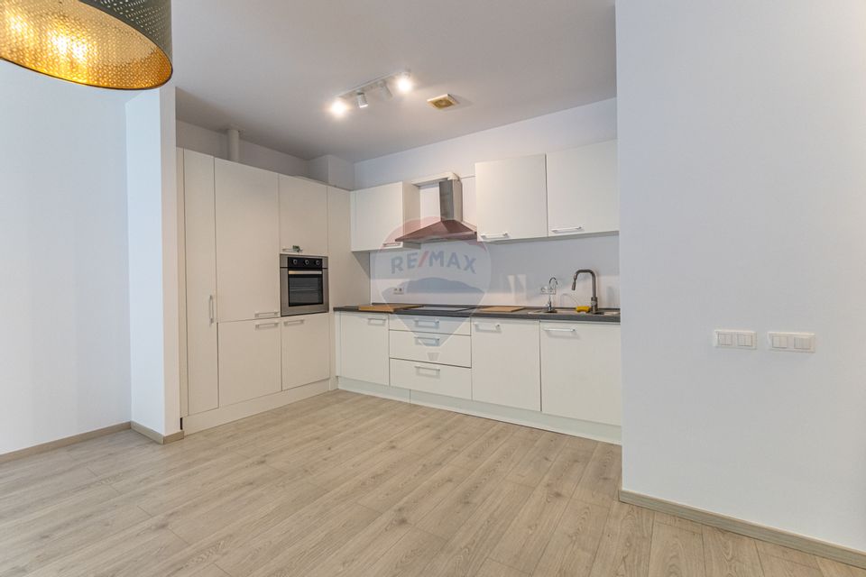 Apartament cu 4 camere de închiriat Tampa Gardens Racadau etaj 10/12