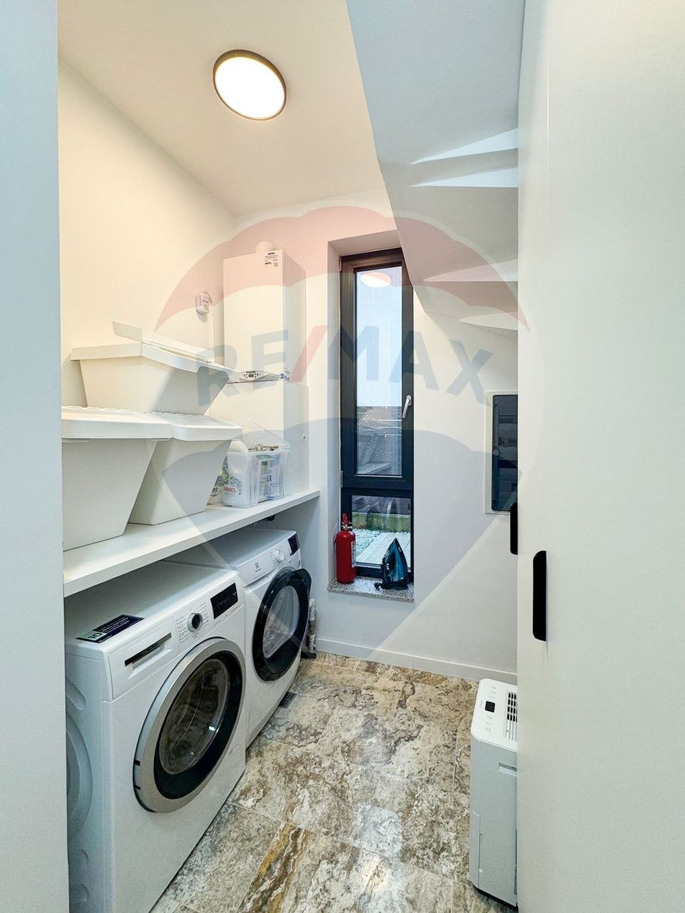 House / Villa for sale in Mogosoaia, shop, bus, utilities