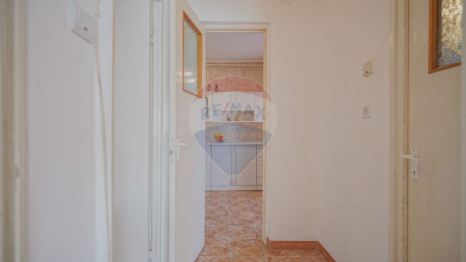 Apartament cu 3 camere de vânzare în Tractorul, Str. Independentei