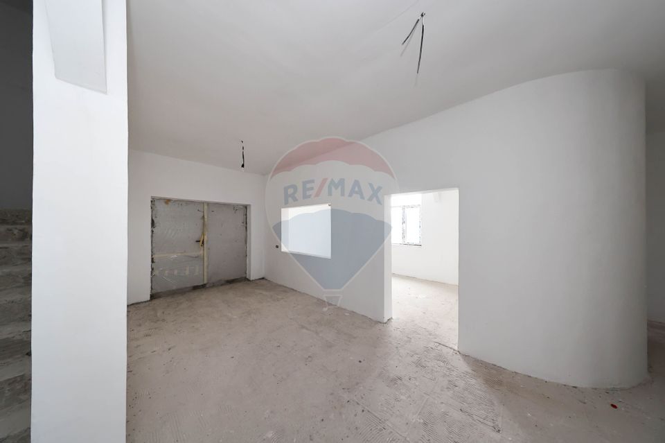 Proprietate specială - CAMIN DE BATRANI, LOC DE EVENIMENTE, FABRICA