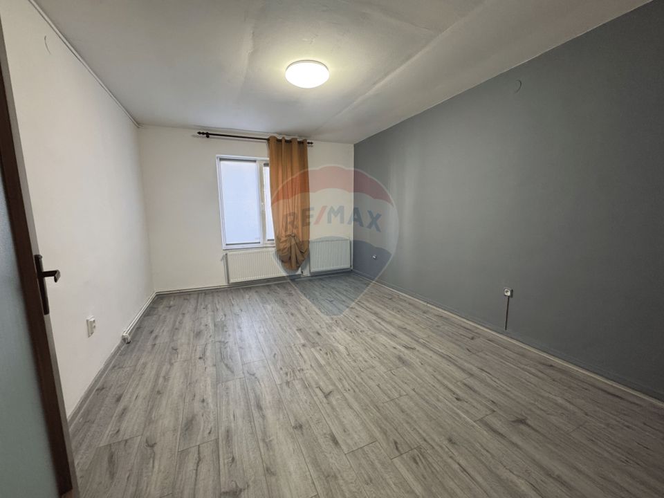 30sq.m Commercial Space for rent, 13 Decembrie area