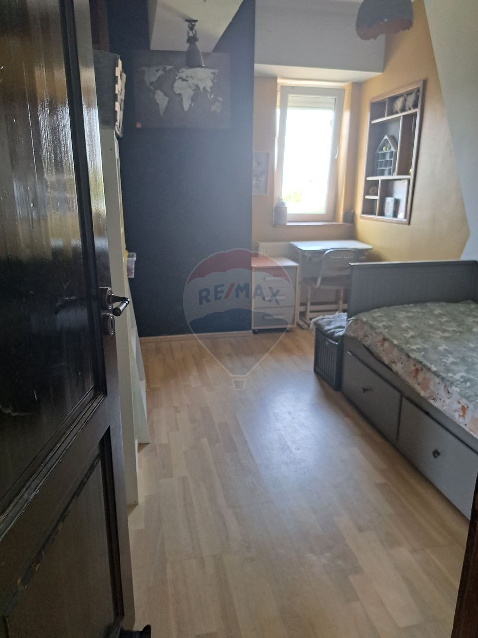 3 camere de închiriat, zona Consul, etaj 4 din 10