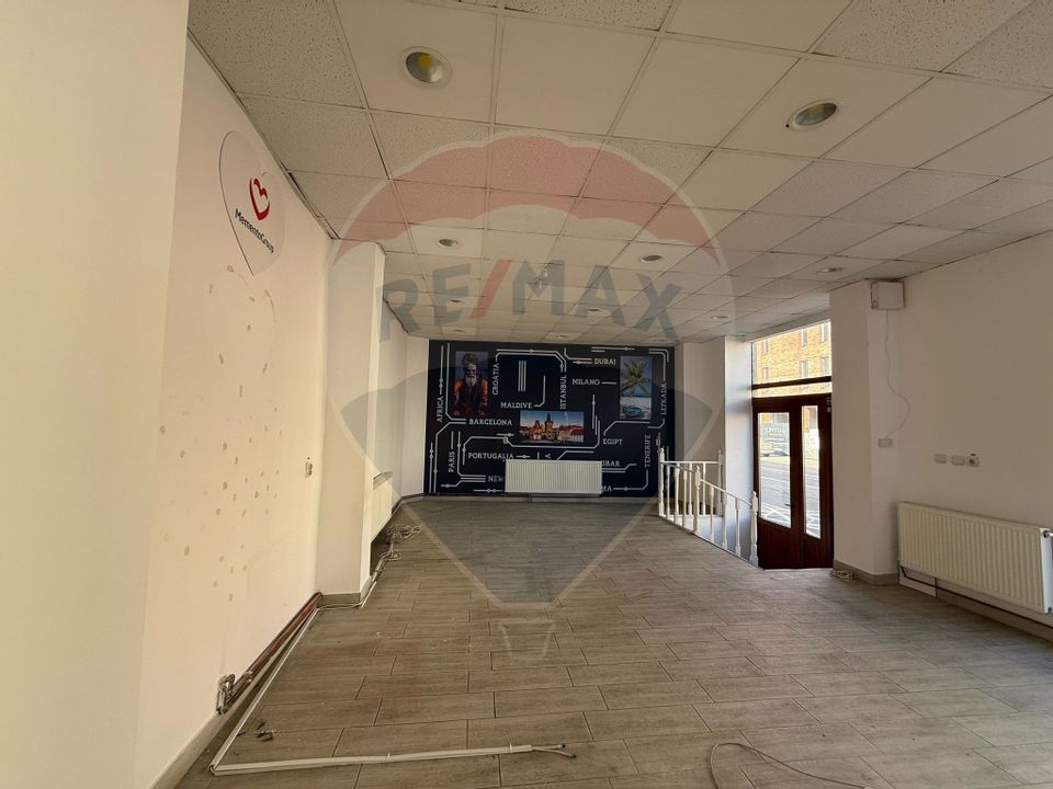 70sq.m Commercial Space for rent, Ultracentral area