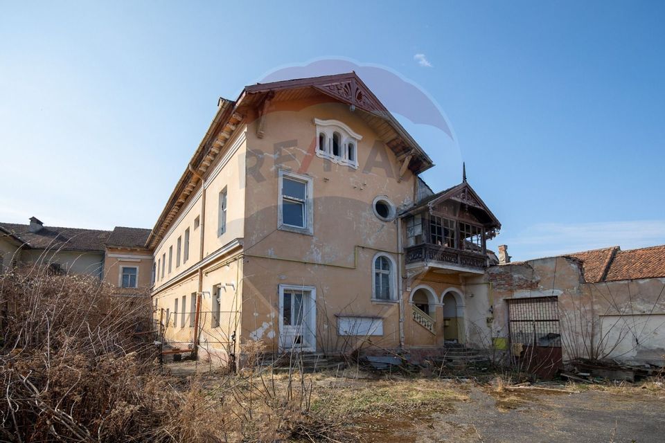 Proprietate Istorică Unică în Râșnov: Fosta Școală Gimnazială