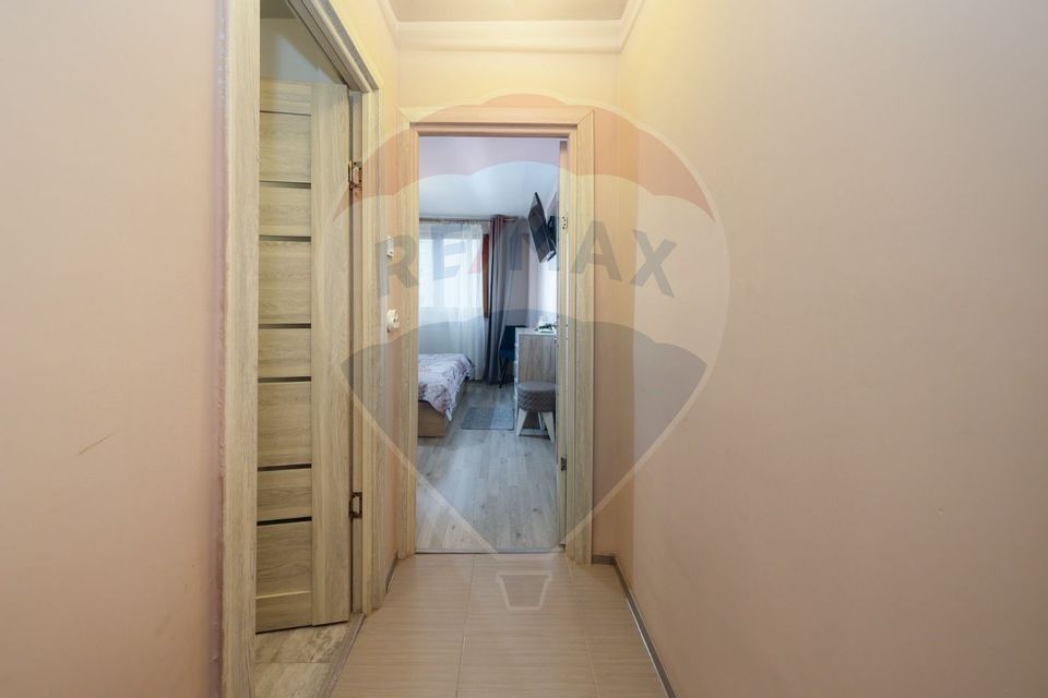 Apartament cu 3 camere de vânzare în zona Vlahuta