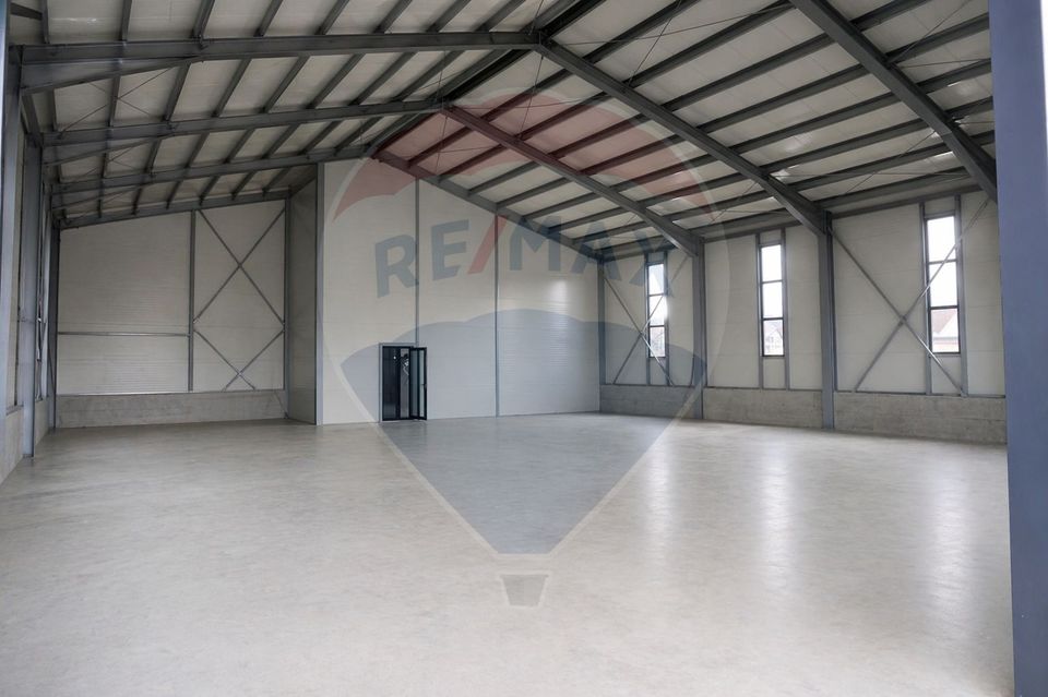 Hală industrială de închiriat – 560 mp  si curte