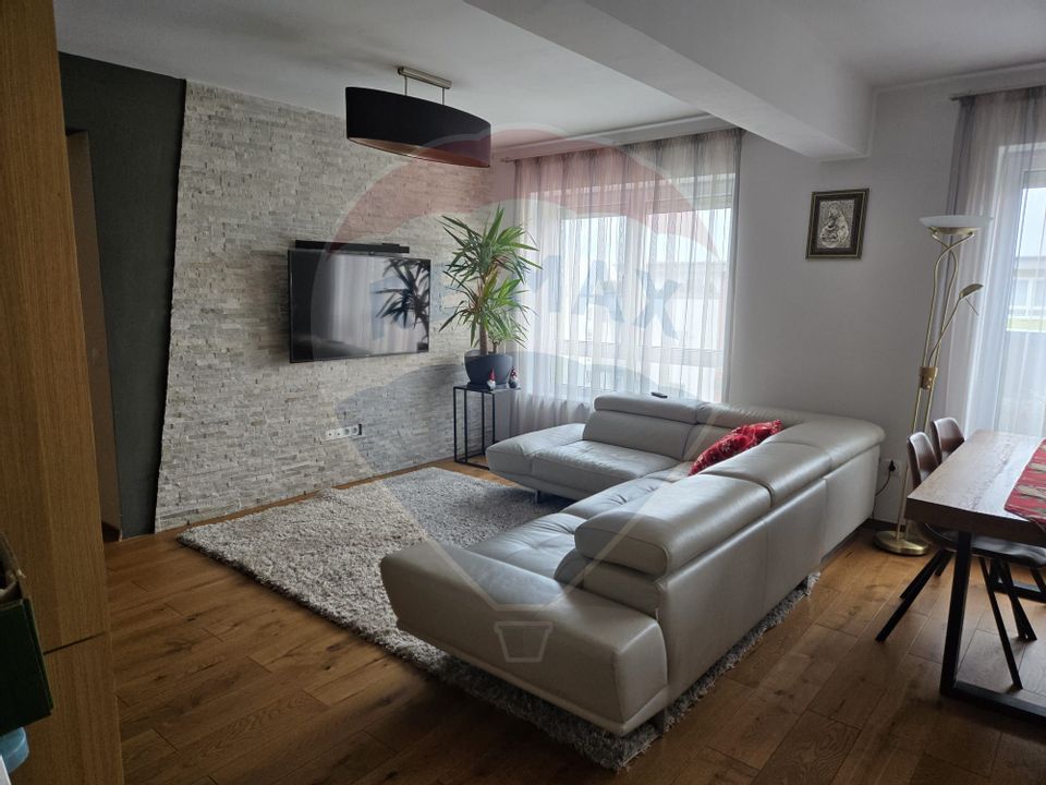 Apartament de lux cu 3 camere de închiriat