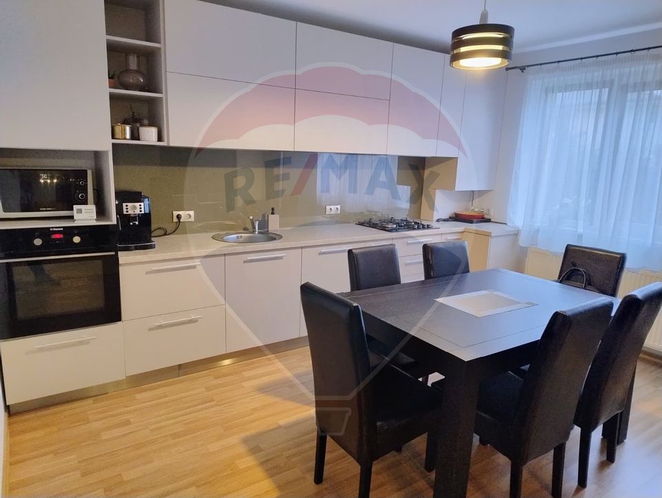 Duplex modern de închiriat  cu 5 camere în Floresti