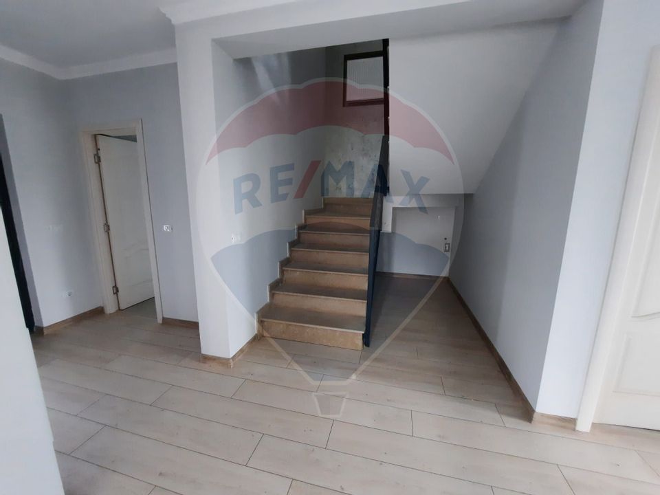 4 room House / Villa for sale