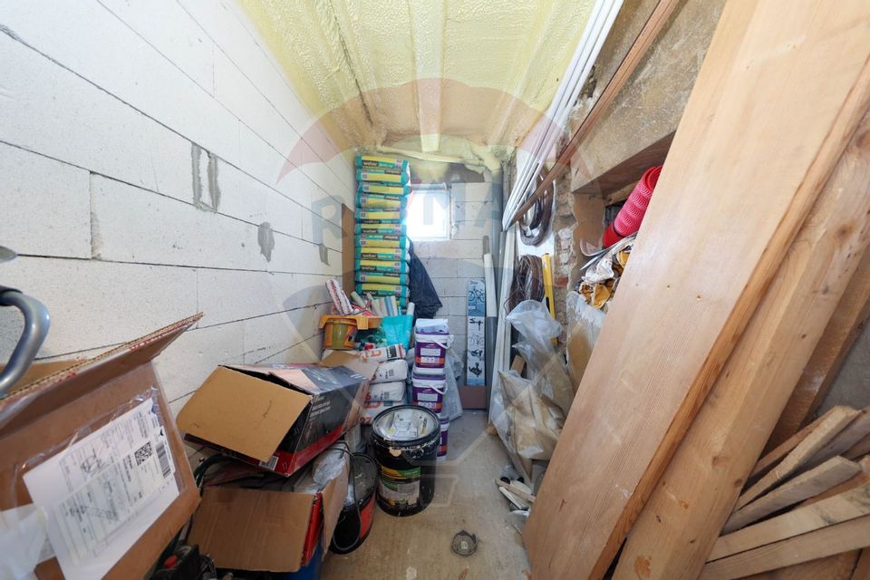 2 case cu curte proprie - locație centrala