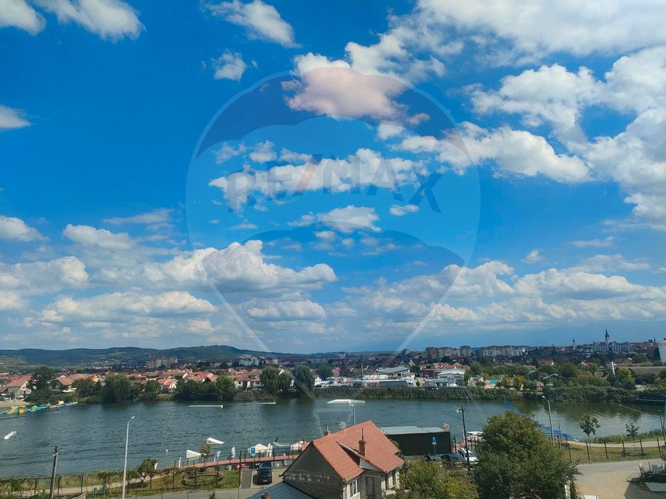 Apartament de vanzare cu gradina