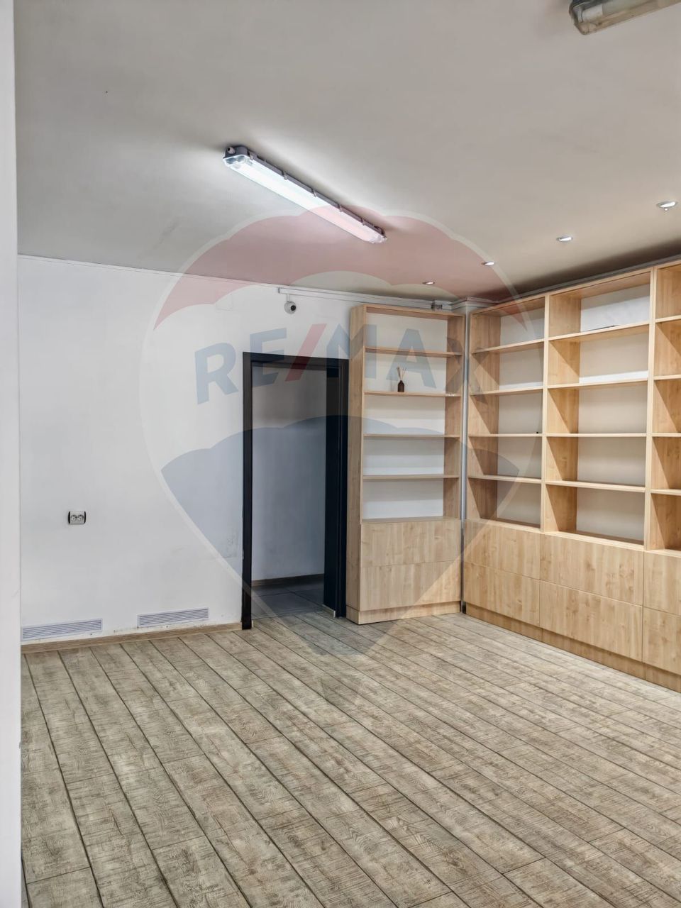 Apartament cu 4 camere de vânzare în zona Bartolomeu