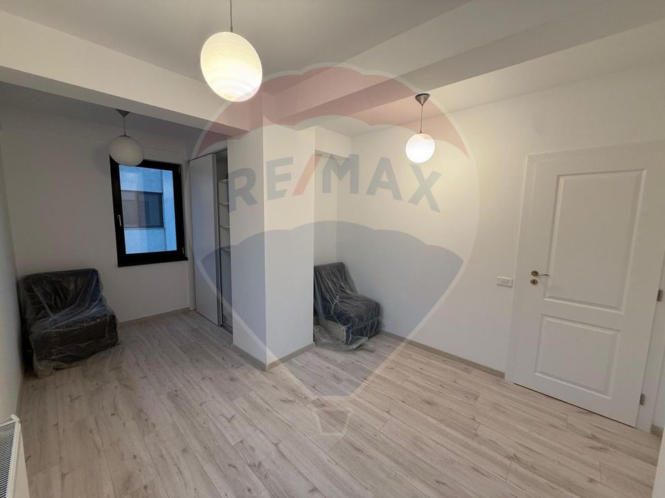 Apartament Decomandat Central 3 camere, 2 bai + loc de parcare privat