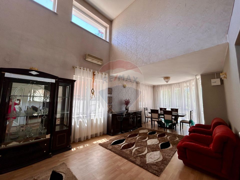 Casă / Vilă cu 16 camere de vânzare în zona Central