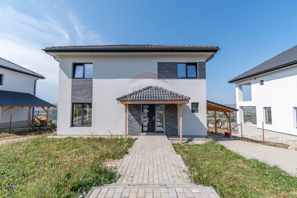 4 room House / Villa for sale