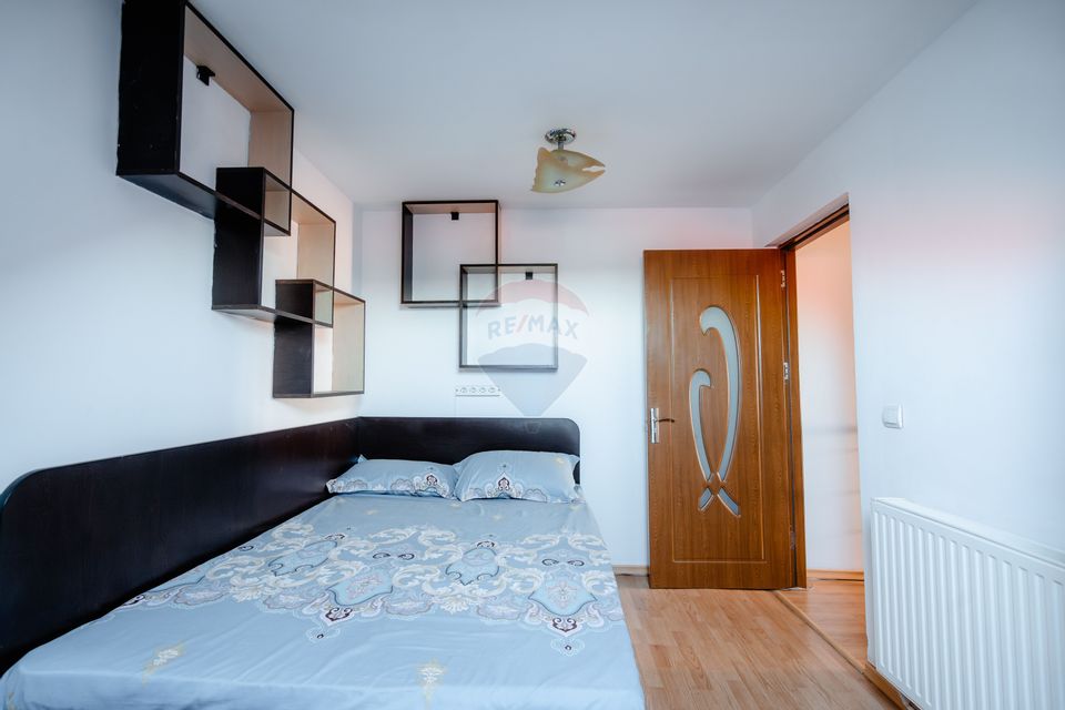 Apartament cu 4 camere de vânzare în zona Trivale