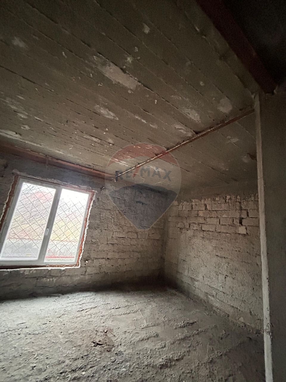 5 room House / Villa for sale, 1 Mai area