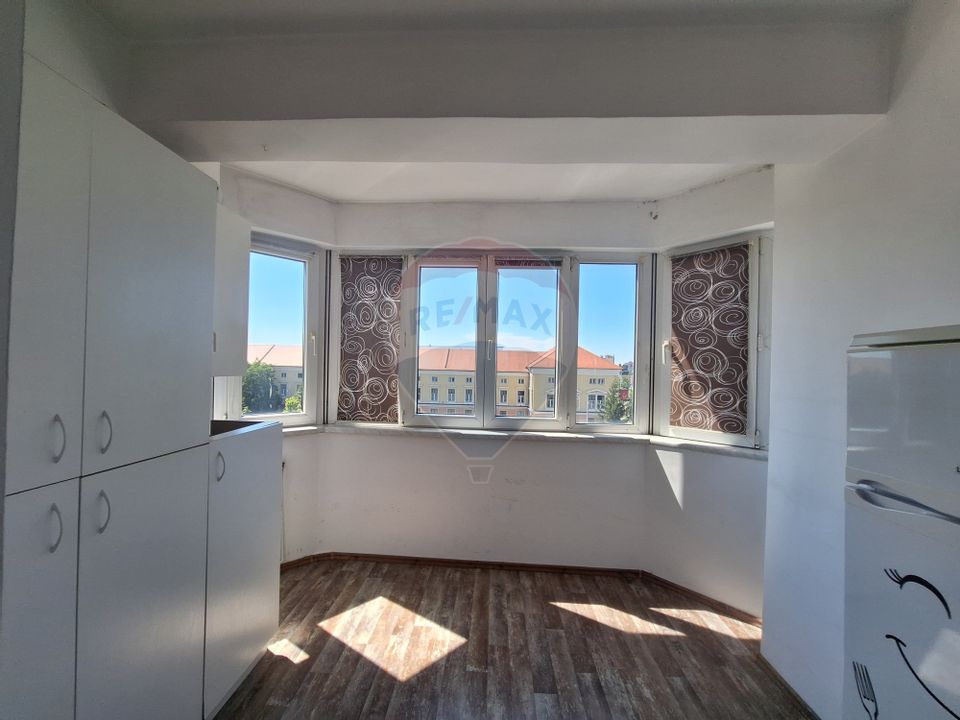 Apartament cu 2 camere de închiriat pe Bdul Mihai Viteazu