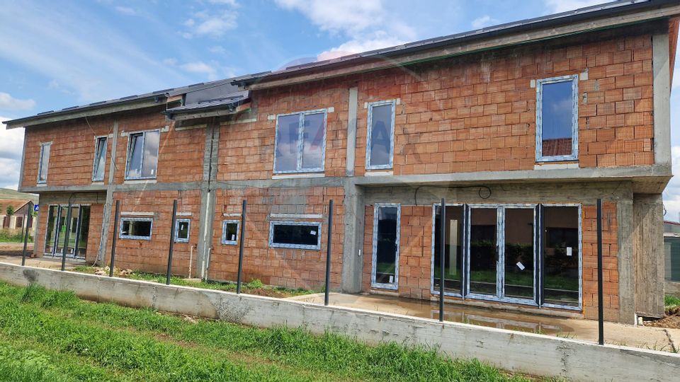 Casă / Vilă cu 4 camere de vânzare